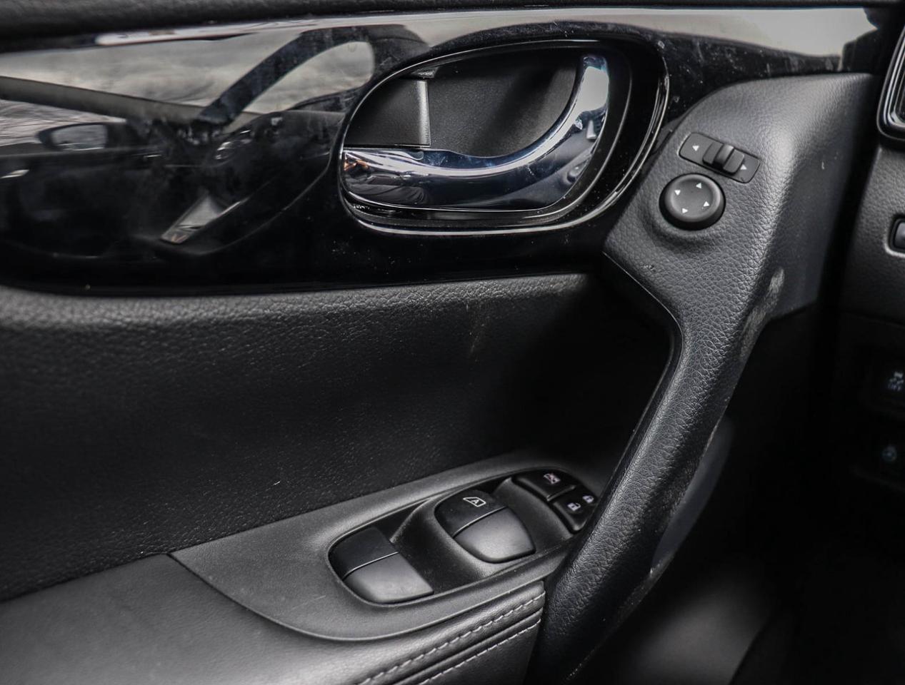 2023 Nissan Qashqai SV AWD !!! NO ACCIDENTS !!! LOW KM !!! SUNROOF   A Photo