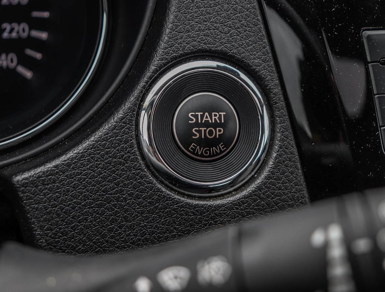 2023 Nissan Qashqai SV AWD !!! NO ACCIDENTS !!! LOW KM !!! SUNROOF   A Photo