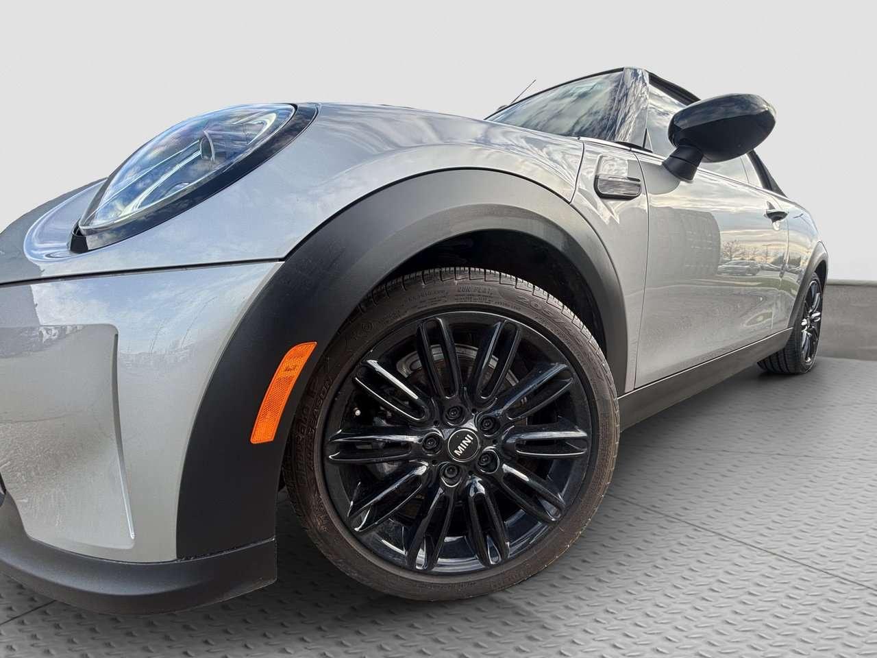 2024 MINI Convertible Cooper 1.5l 3 cyl turbo !!! NO ACCIDENTS !!! LOW KM !!! NAVI   POWER FOLDING MIRRORS   HEATED STEERING WHEEL   FCW   LDW Photo