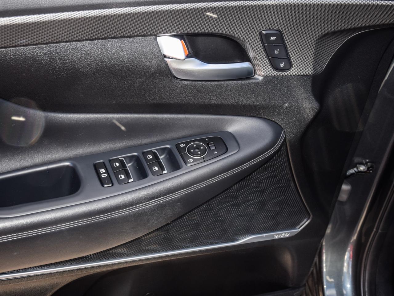 2020 Hyundai Santa Fe AWD   Fully Loaded, 1owner, No Accidents Photo