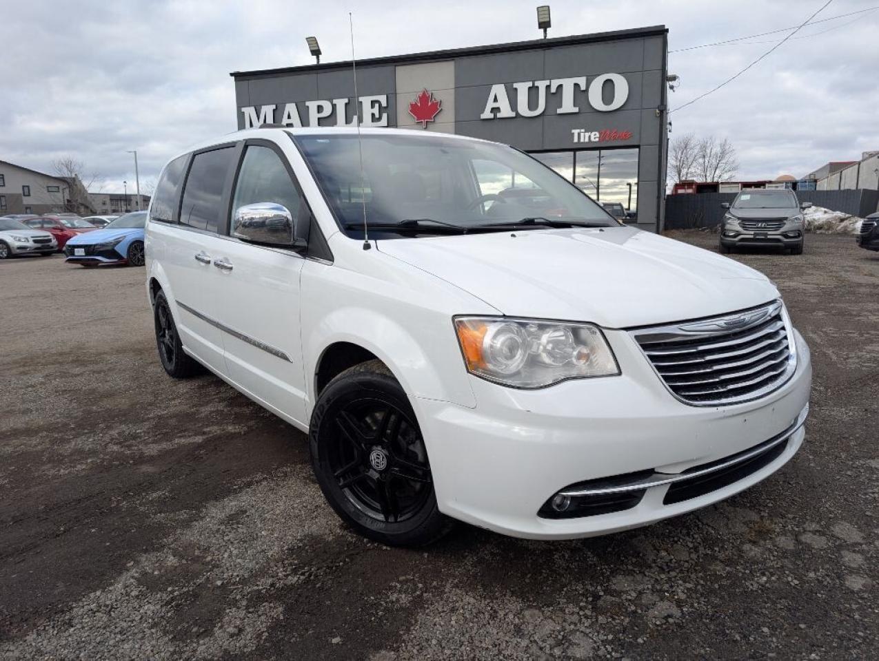 2015 Chrysler Town & Country Limited NAV LEATHER SUNROOF DVD CAMERA Photo