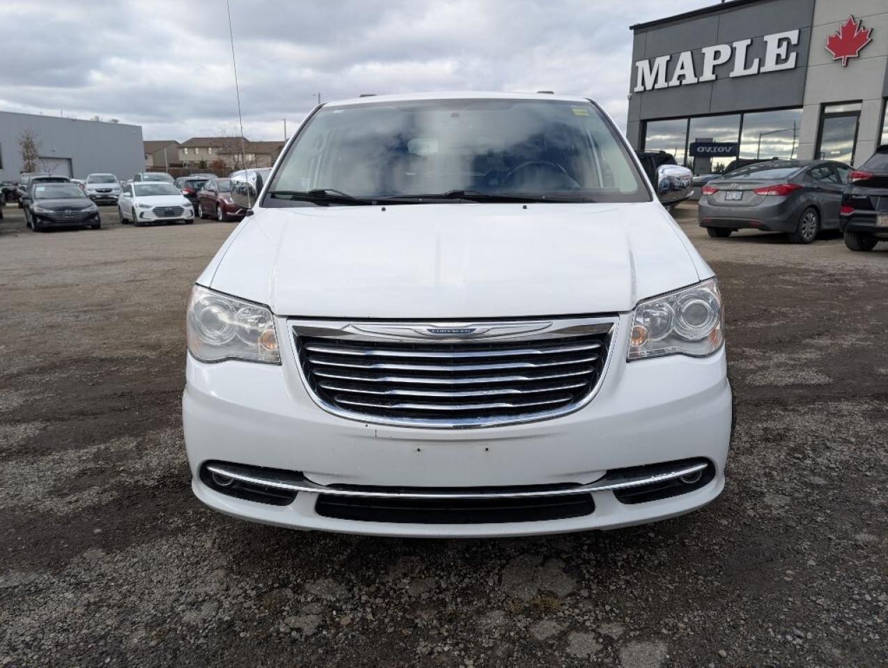 2015 Chrysler Town & Country Limited NAV LEATHER SUNROOF DVD CAMERA Photo