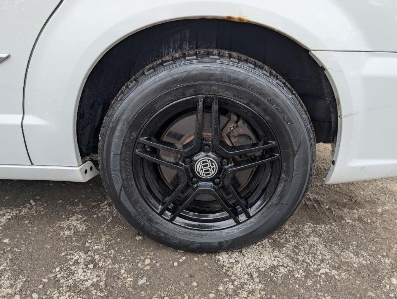 2015 Chrysler Town & Country Limited NAV LEATHER SUNROOF DVD CAMERA Photo