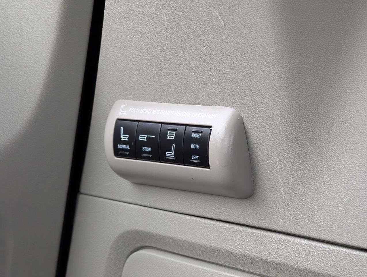 2015 Chrysler Town & Country Limited NAV LEATHER SUNROOF DVD CAMERA Photo