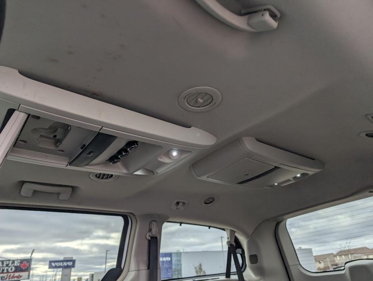 2015 Chrysler Town & Country Limited NAV LEATHER SUNROOF DVD CAMERA Photo