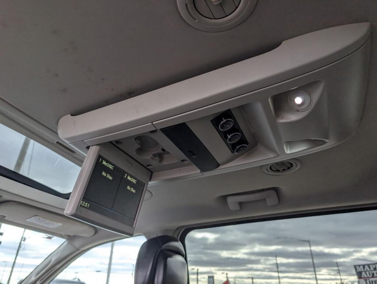 2015 Chrysler Town & Country Limited NAV LEATHER SUNROOF DVD CAMERA Photo