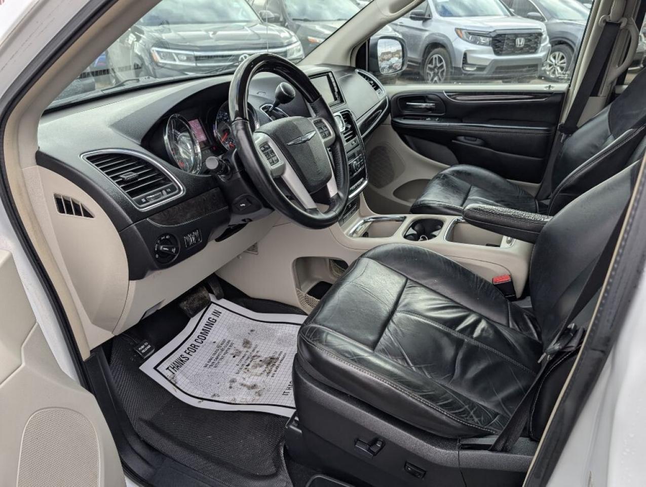 2015 Chrysler Town & Country Limited NAV LEATHER SUNROOF DVD CAMERA Photo