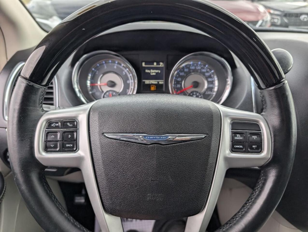 2015 Chrysler Town & Country Limited NAV LEATHER SUNROOF DVD CAMERA Photo