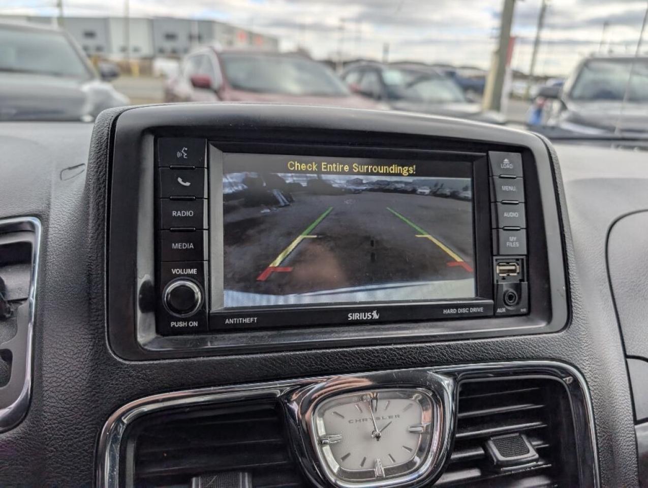 2015 Chrysler Town & Country Limited NAV LEATHER SUNROOF DVD CAMERA Photo