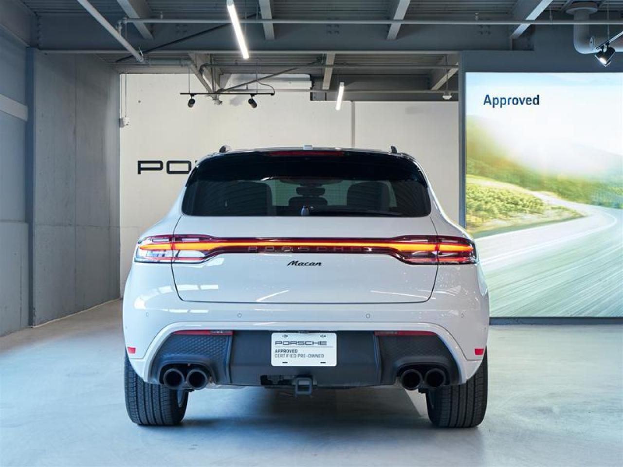 2024 Porsche Macan AWD Photo4