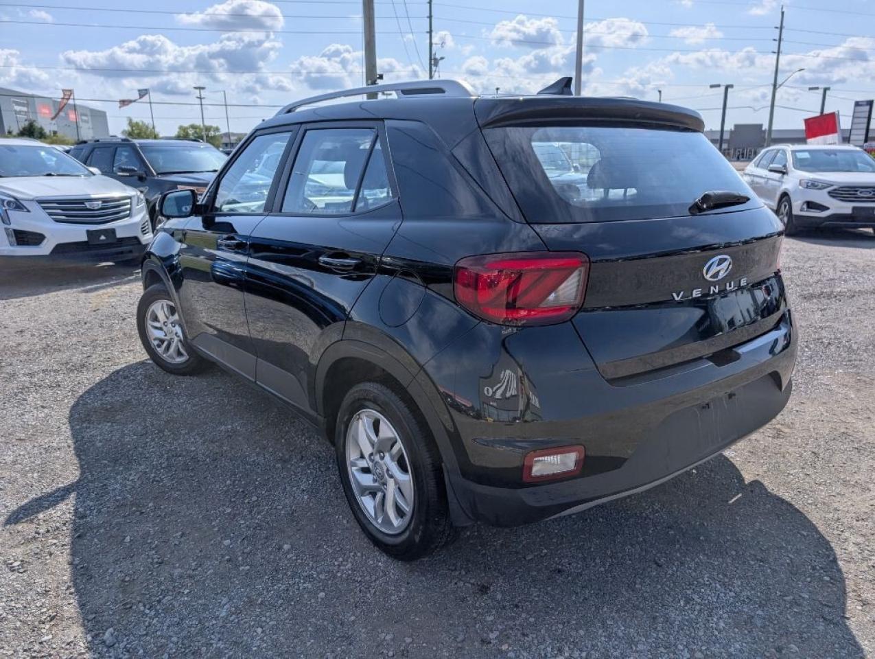 2022 Hyundai Venue Preferred   CAMERA   HTD SEATS   CARPLAY Photo