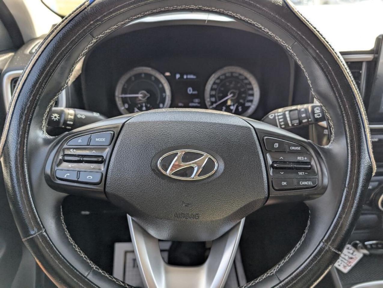 2022 Hyundai Venue Preferred   CAMERA   HTD SEATS   CARPLAY Photo