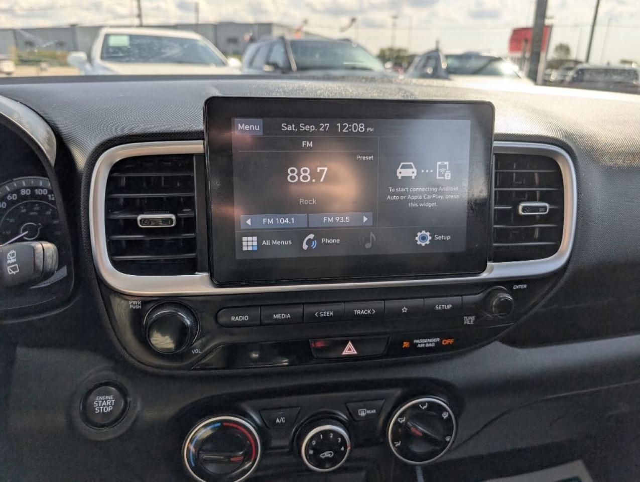 2022 Hyundai Venue Preferred   CAMERA   HTD SEATS   CARPLAY Photo