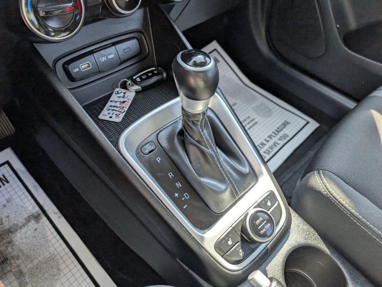 2022 Hyundai Venue Preferred   CAMERA   HTD SEATS   CARPLAY Photo