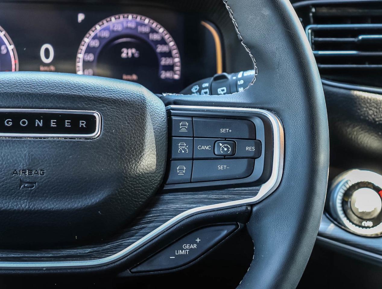 2023 Jeep Wagoneer Series II Photo