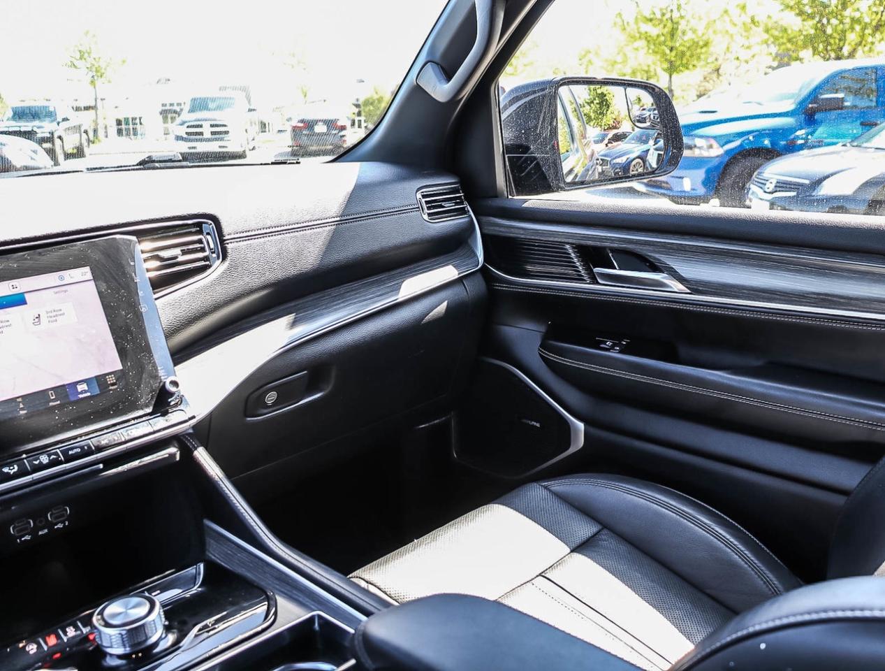 2023 Jeep Wagoneer Series II Photo