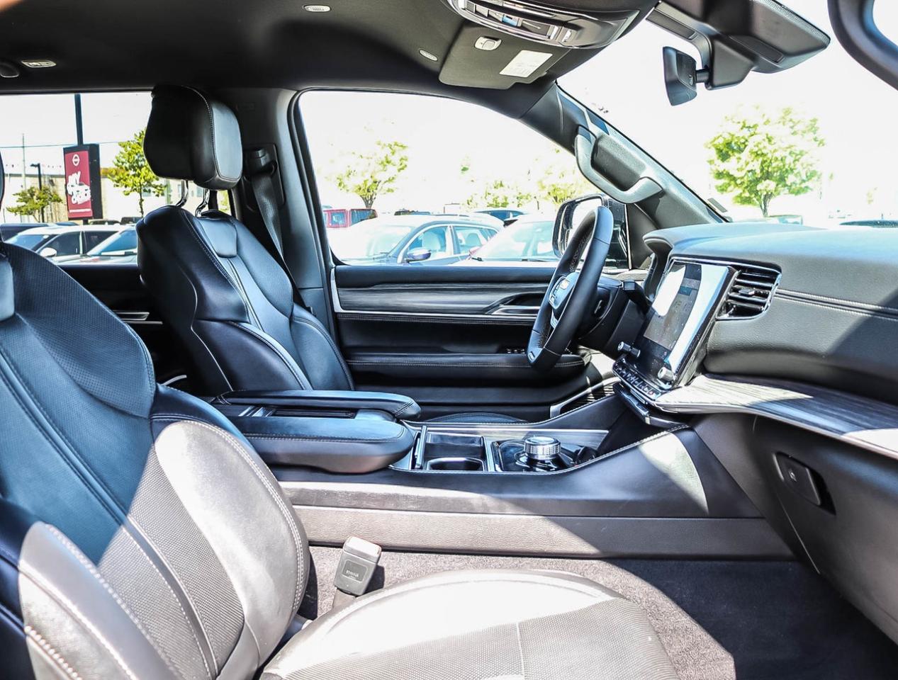 2023 Jeep Wagoneer Series II Photo