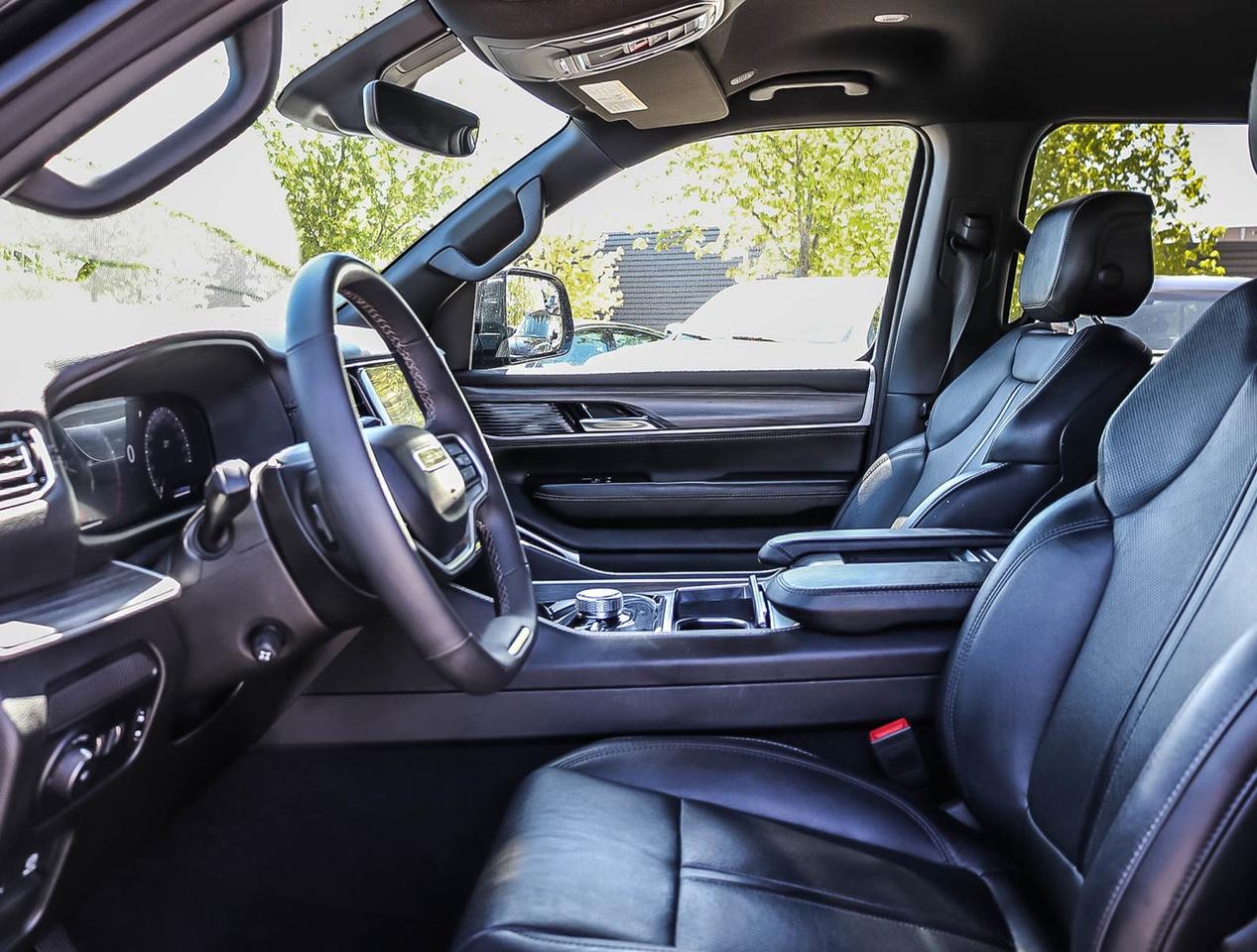 2023 Jeep Wagoneer Series II Photo