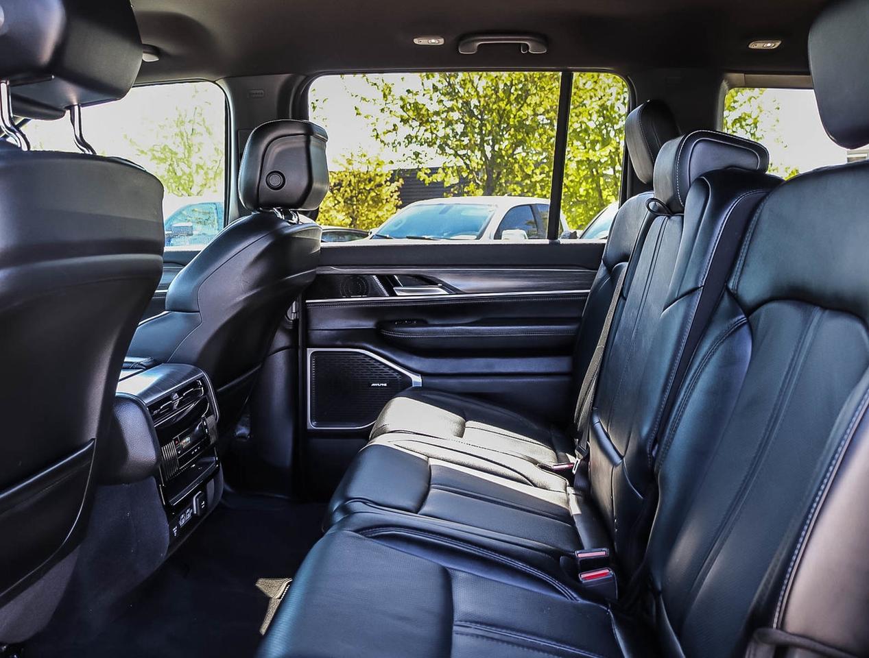 2023 Jeep Wagoneer Series II Photo