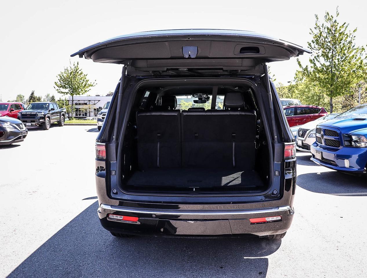 2023 Jeep Wagoneer Series II Photo