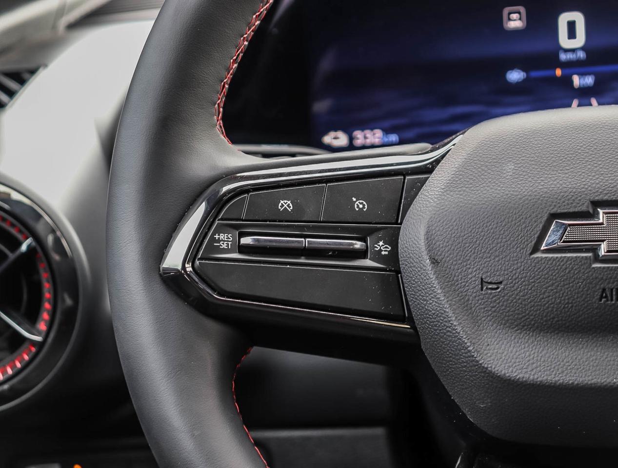 2025 Chevrolet Equinox EV RS FWD GM-estimated 513 km !!! NO ACCIDENTS !!! HE Photo