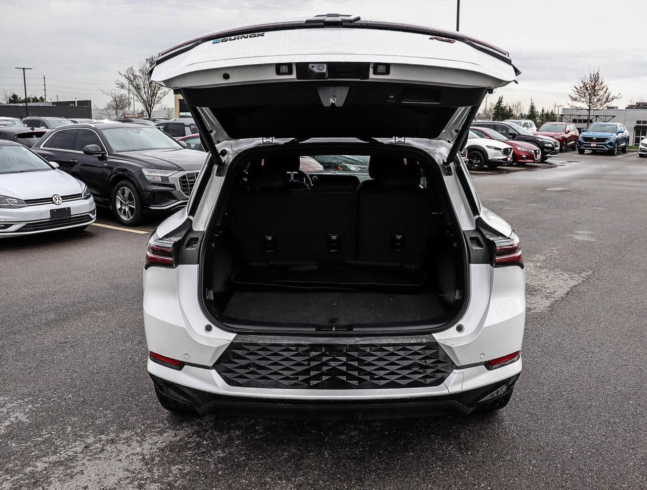 2025 Chevrolet Equinox EV RS FWD GM-estimated 513 km !!! NO ACCIDENTS !!! HE Photo