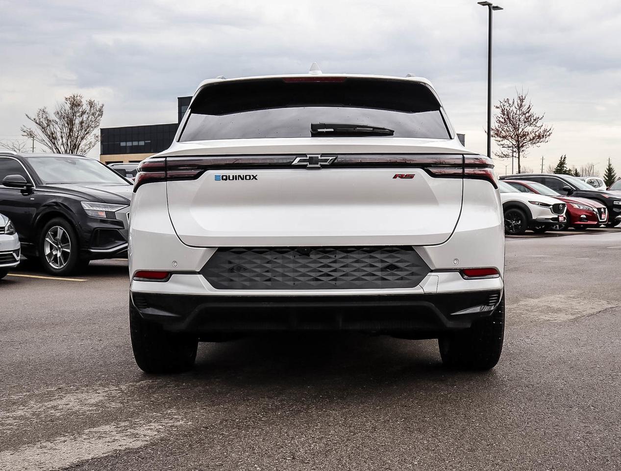 2025 Chevrolet Equinox EV RS FWD GM-estimated 513 km !!! NO ACCIDENTS !!! HE Photo