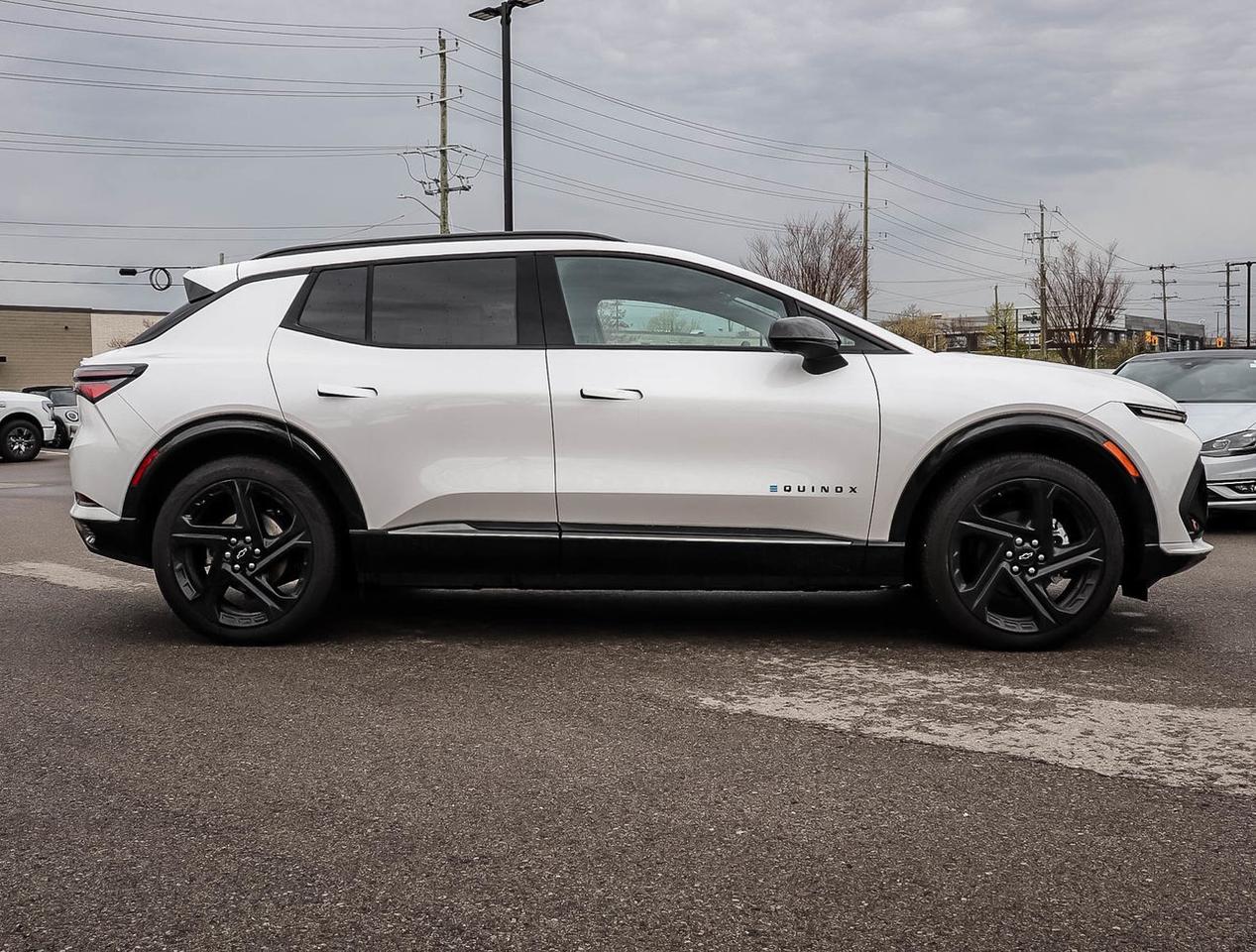 2025 Chevrolet Equinox EV RS FWD GM-estimated 513 km !!! NO ACCIDENTS !!! HE Photo2