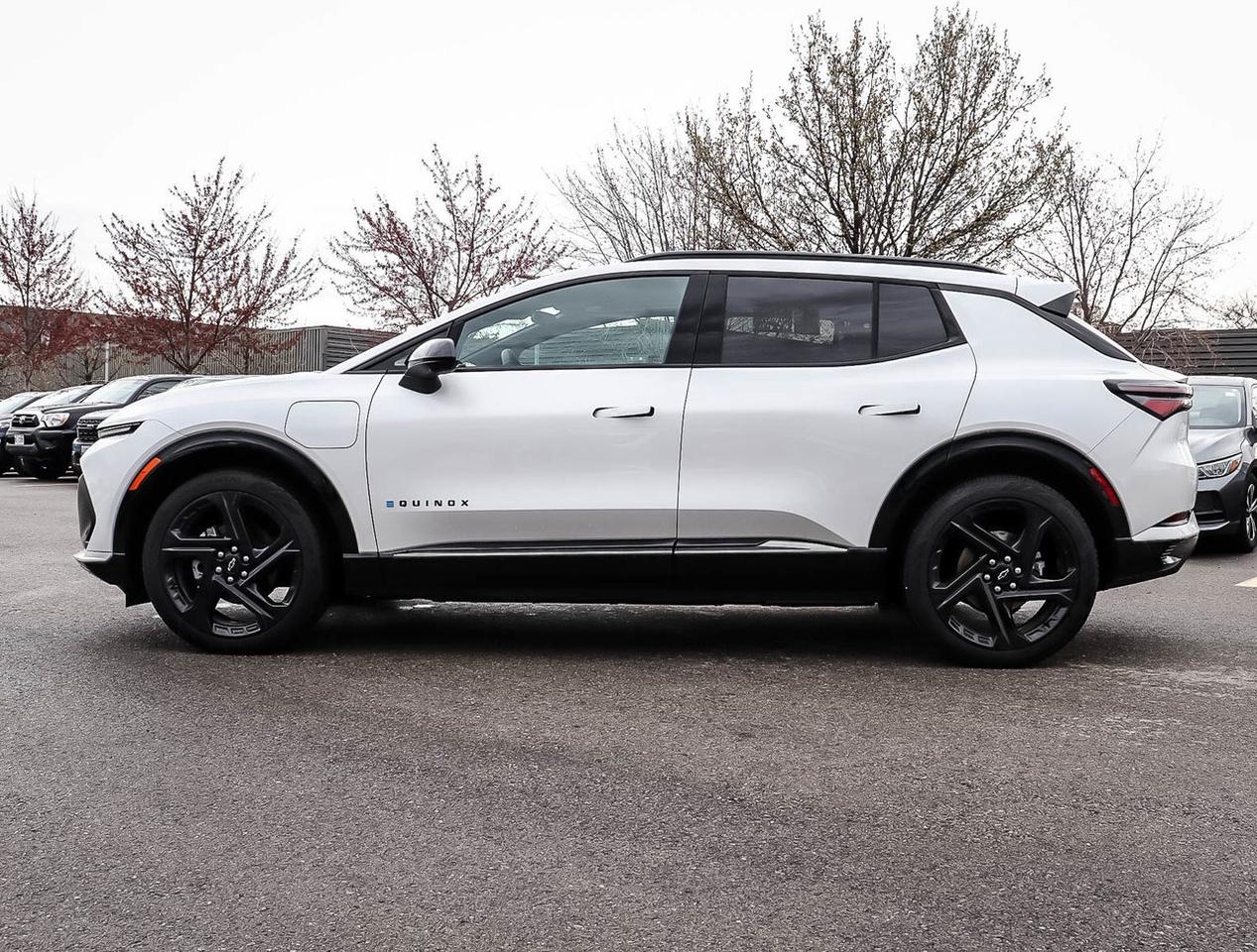 2025 Chevrolet Equinox EV RS FWD GM-estimated 513 km !!! NO ACCIDENTS !!! HE Photo4