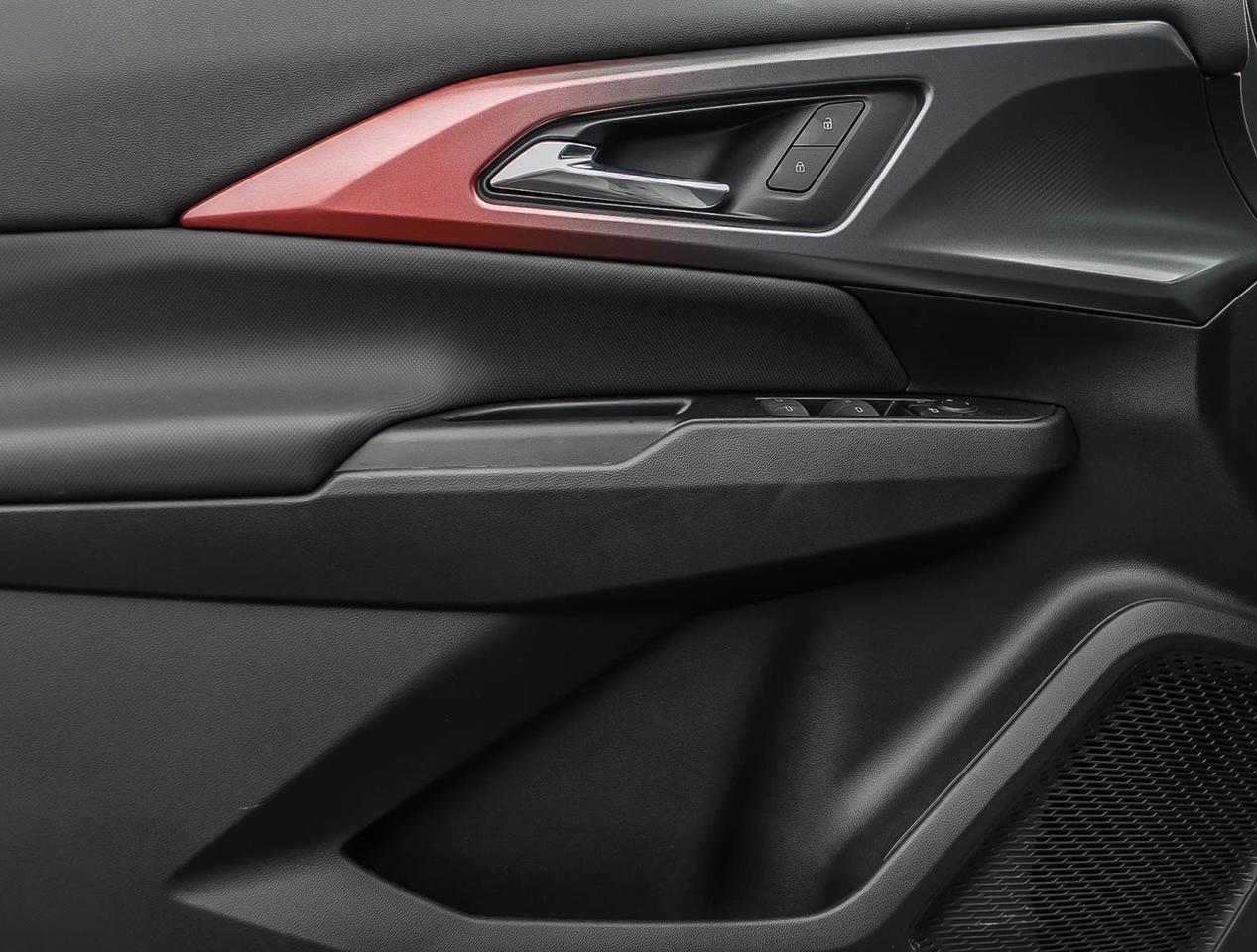 2025 Chevrolet Equinox EV RS FWD GM-estimated 513 km !!! NO ACCIDENTS !!! HE Photo