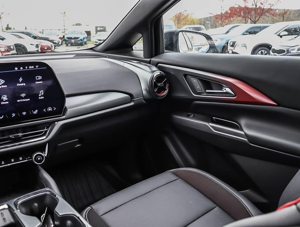 2025 Chevrolet Equinox EV RS FWD GM-estimated 513 km !!! NO ACCIDENTS !!! HE Photo