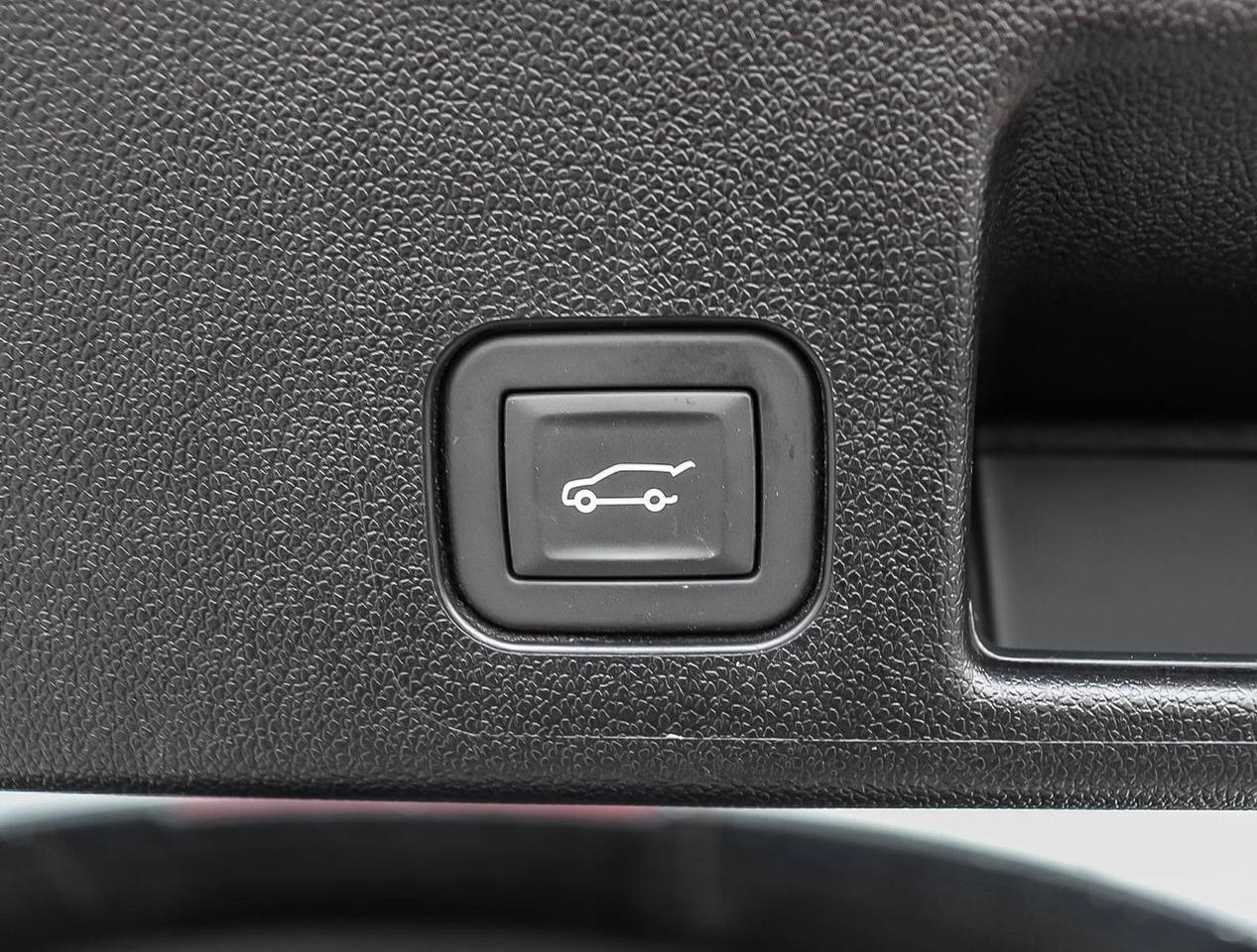 2025 Chevrolet Equinox EV RS FWD GM-estimated 513 km !!! NO ACCIDENTS !!! HE Photo