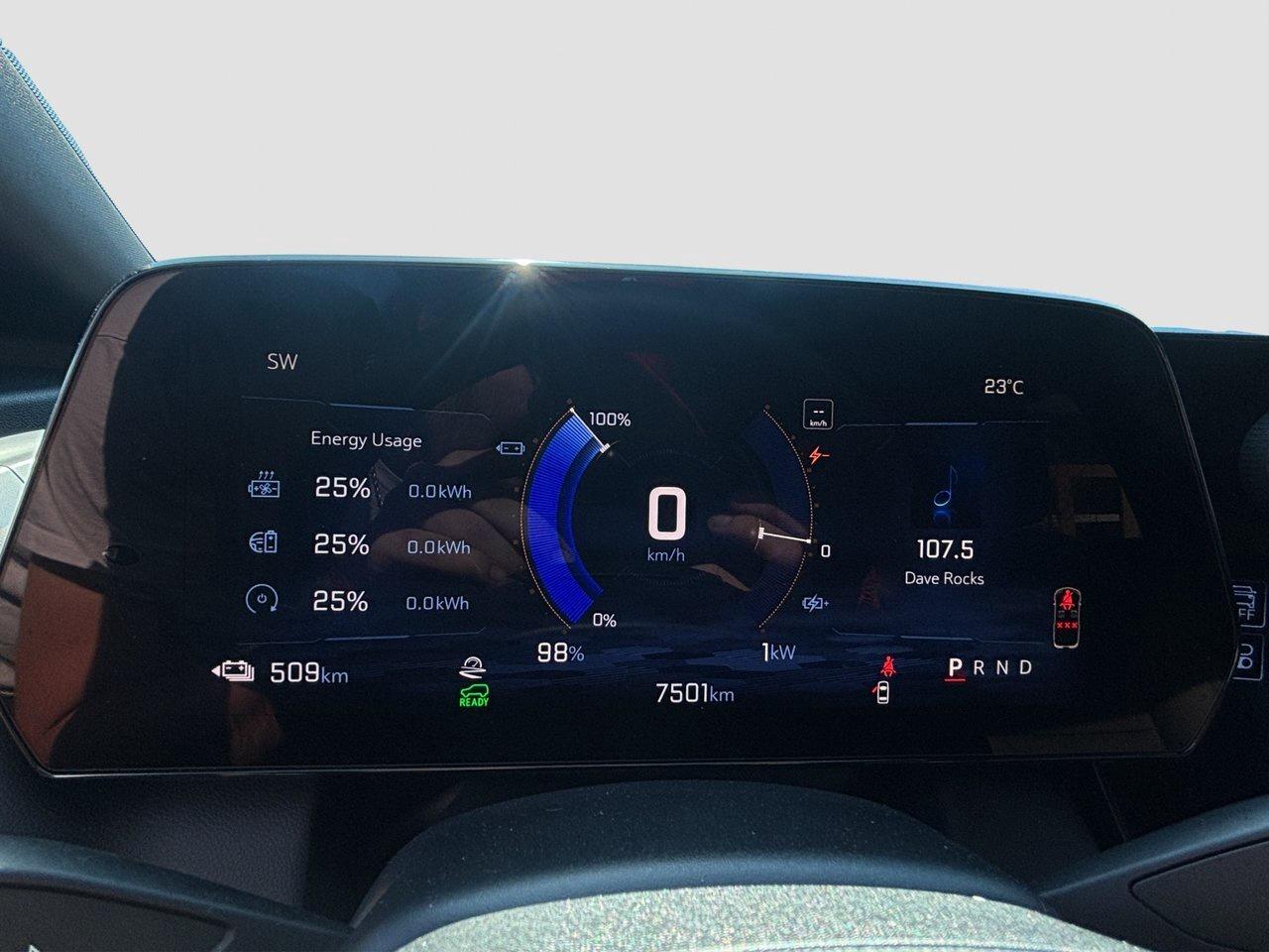 2025 Chevrolet Equinox EV RS FWD GM-estimated 513 km !!! NO ACCIDENTS !!! HE Photo
