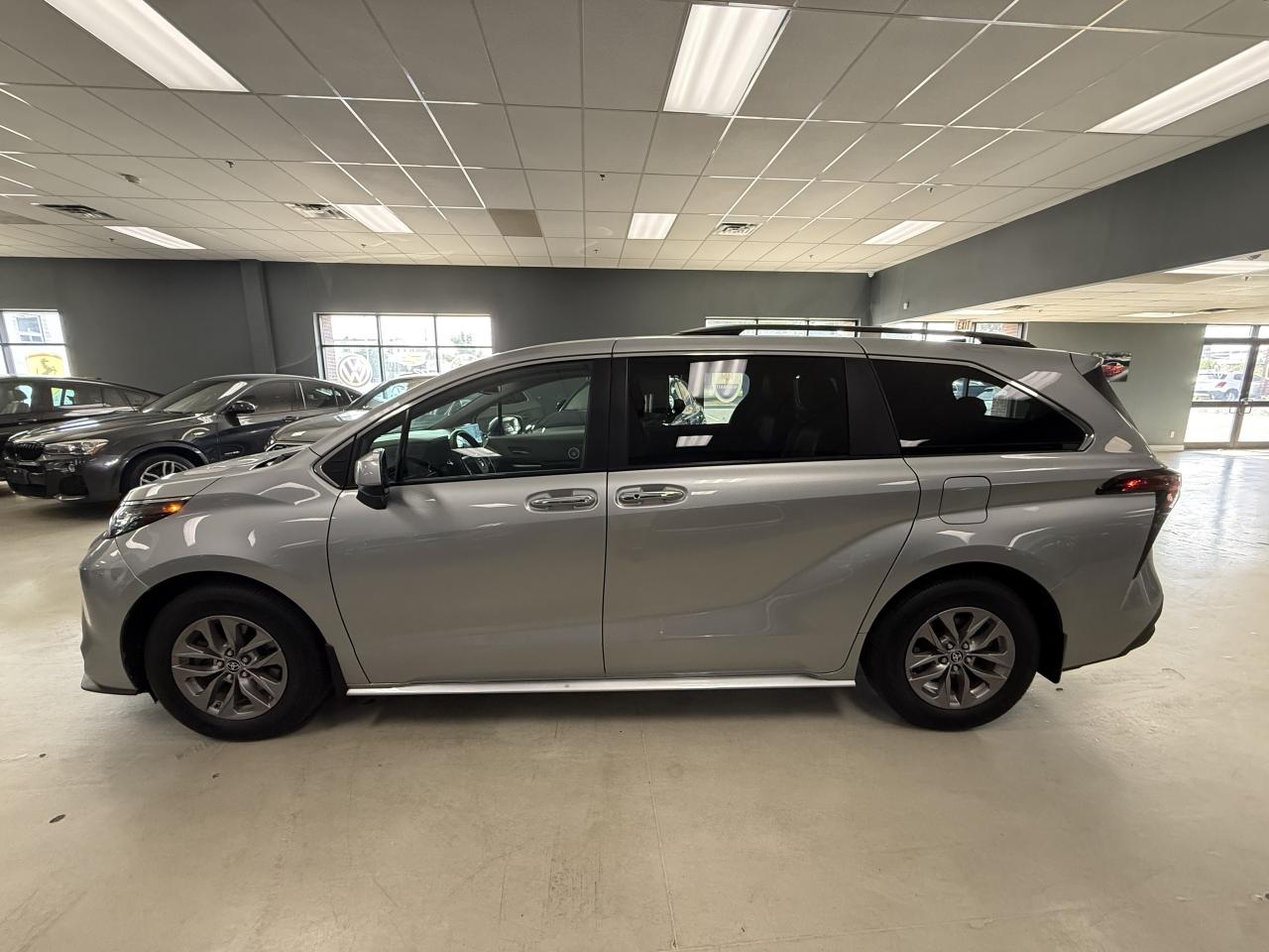 2022 Toyota Sienna XLE 8-Passenger FWD Photo