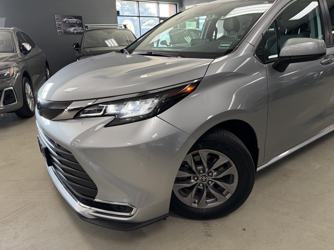 2022 Toyota Sienna XLE 8-Passenger FWD Photo