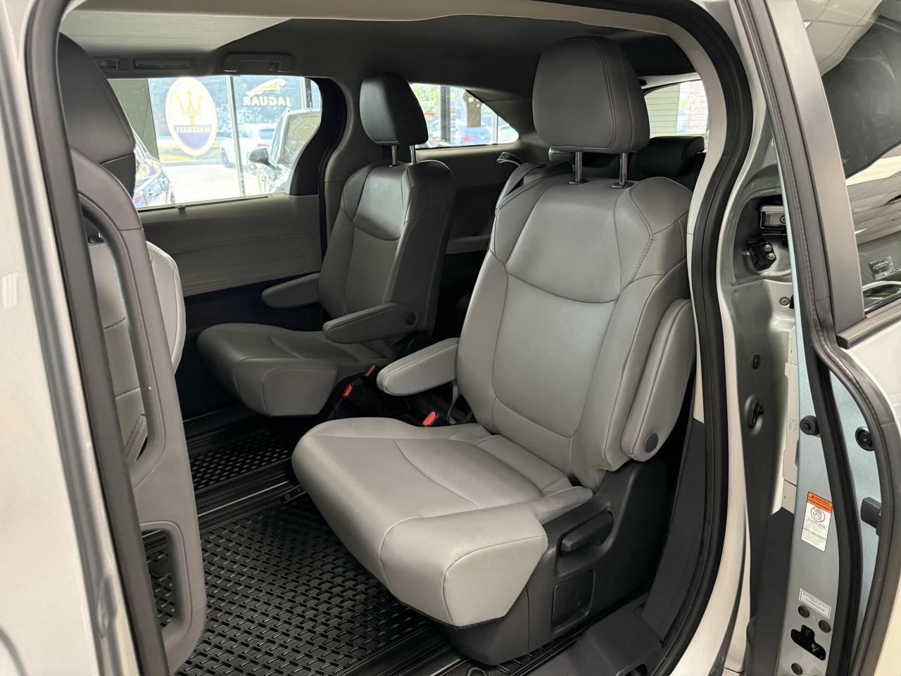 2022 Toyota Sienna XLE 8-Passenger FWD Photo