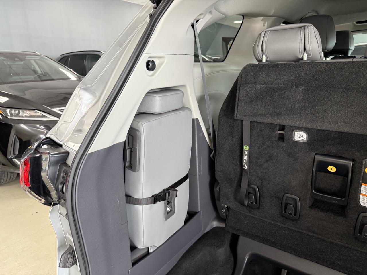 2022 Toyota Sienna XLE 8-Passenger FWD Photo