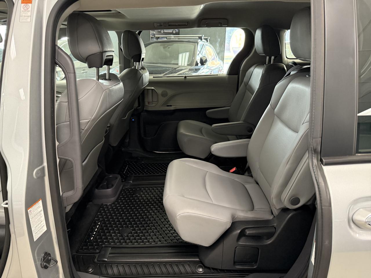 2022 Toyota Sienna XLE 8-Passenger FWD Photo