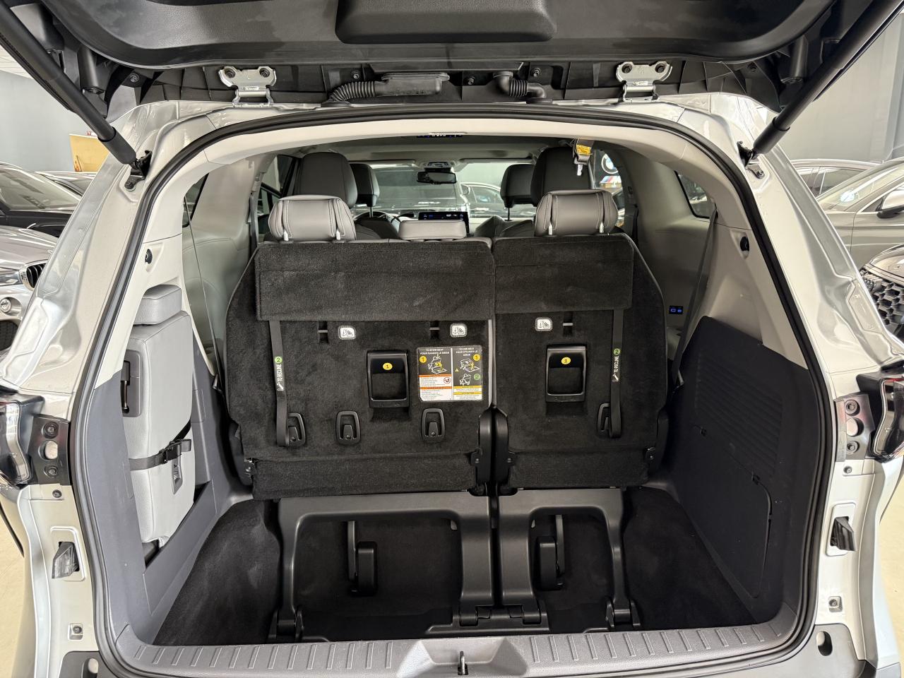 2022 Toyota Sienna XLE 8-Passenger FWD Photo