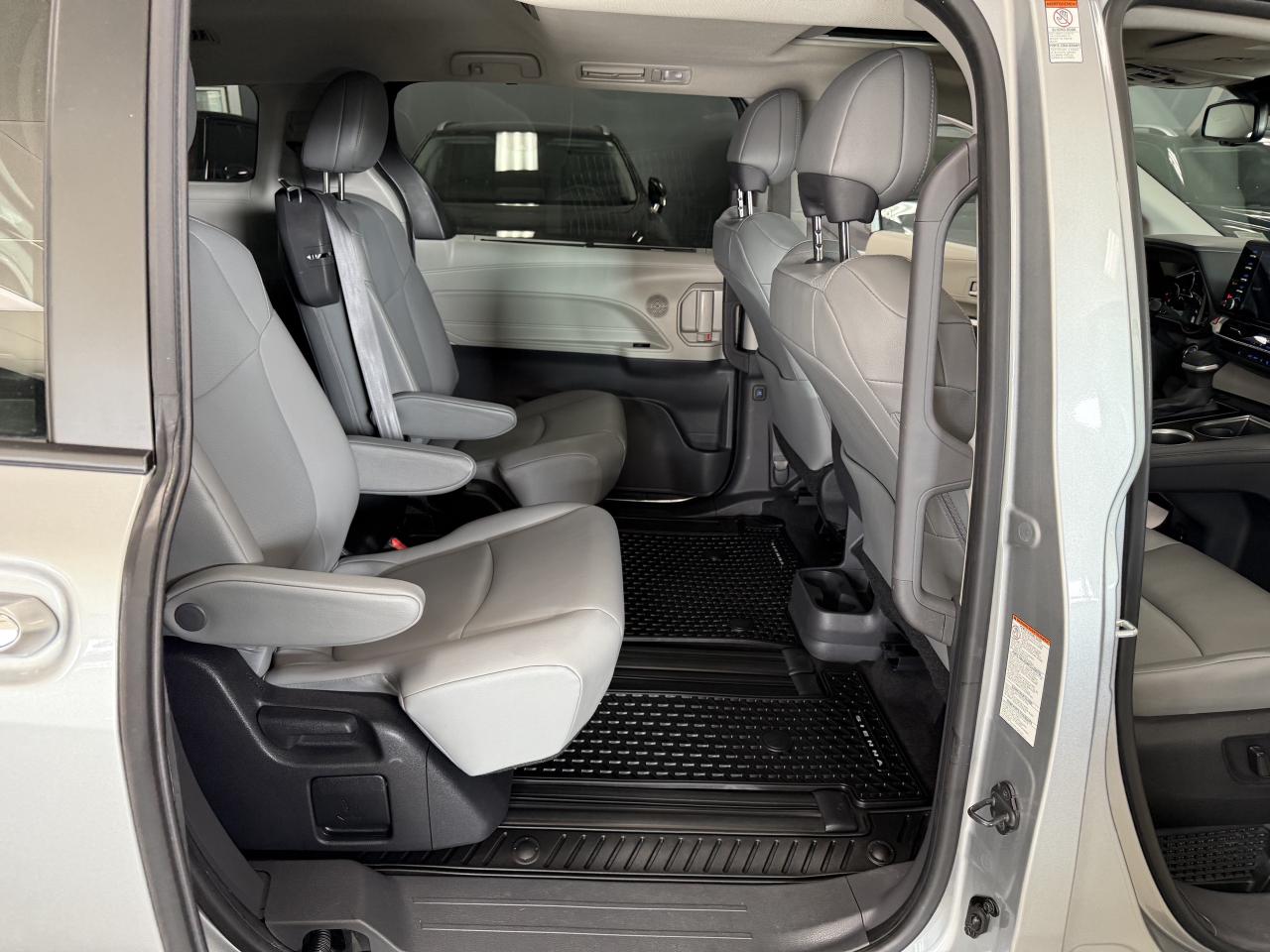 2022 Toyota Sienna XLE 8-Passenger FWD Photo