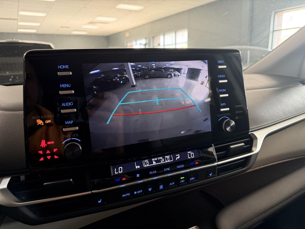 2022 Toyota Sienna XLE 8-Passenger FWD Photo