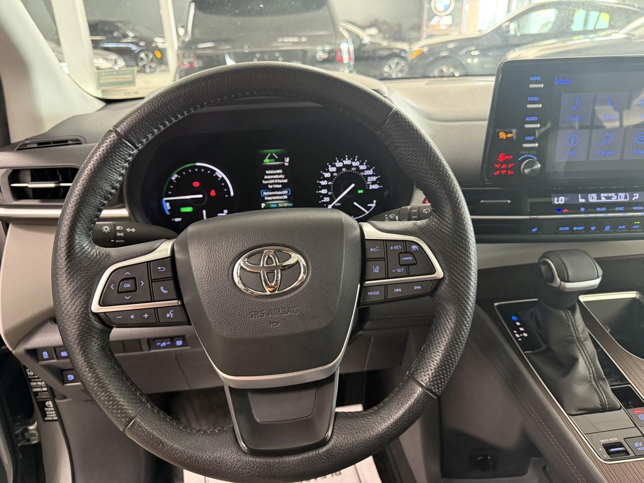 2022 Toyota Sienna XLE 8-Passenger FWD Photo