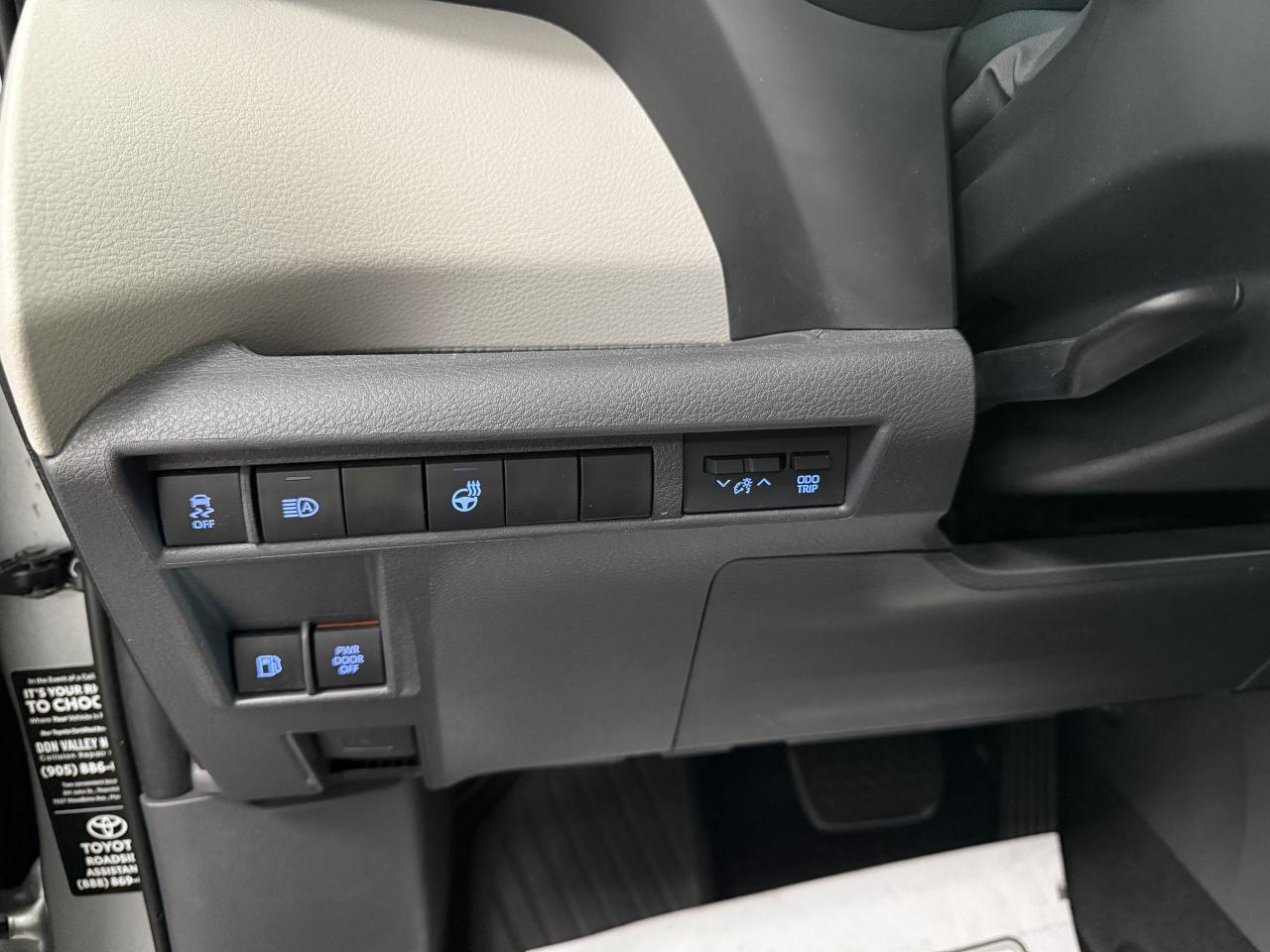 2022 Toyota Sienna XLE 8-Passenger FWD Photo