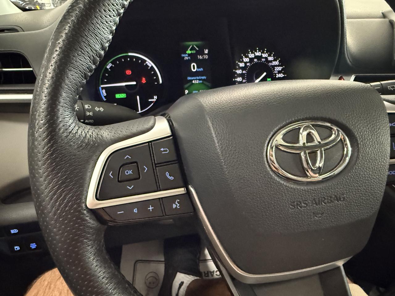 2022 Toyota Sienna XLE 8-Passenger FWD Photo