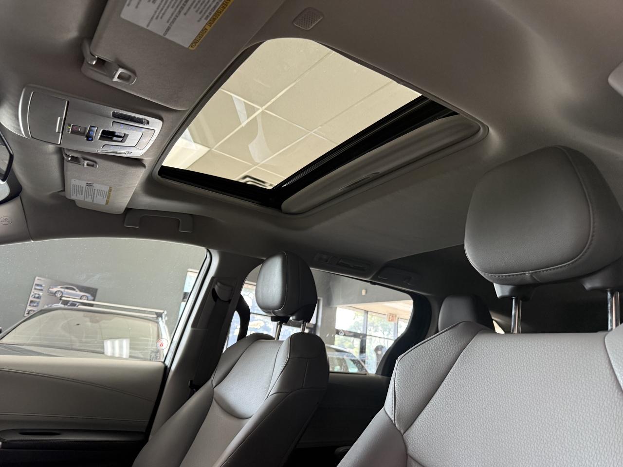 2022 Toyota Sienna XLE 8-Passenger FWD Photo