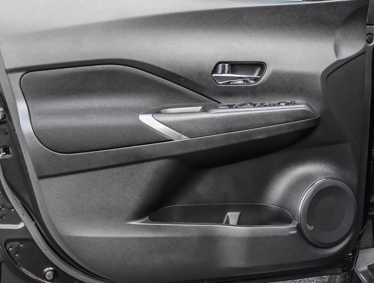 2024 Nissan Kicks SV !!! NO ACCIDENTS !!! ONE OWNER !!! LOW KM !!! H Photo