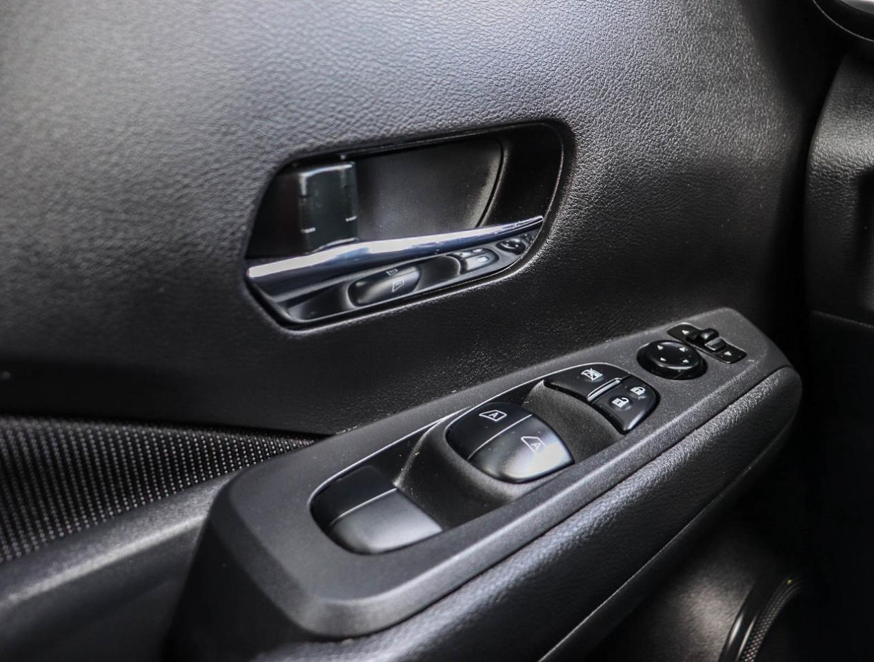 2024 Nissan Kicks SV Photo