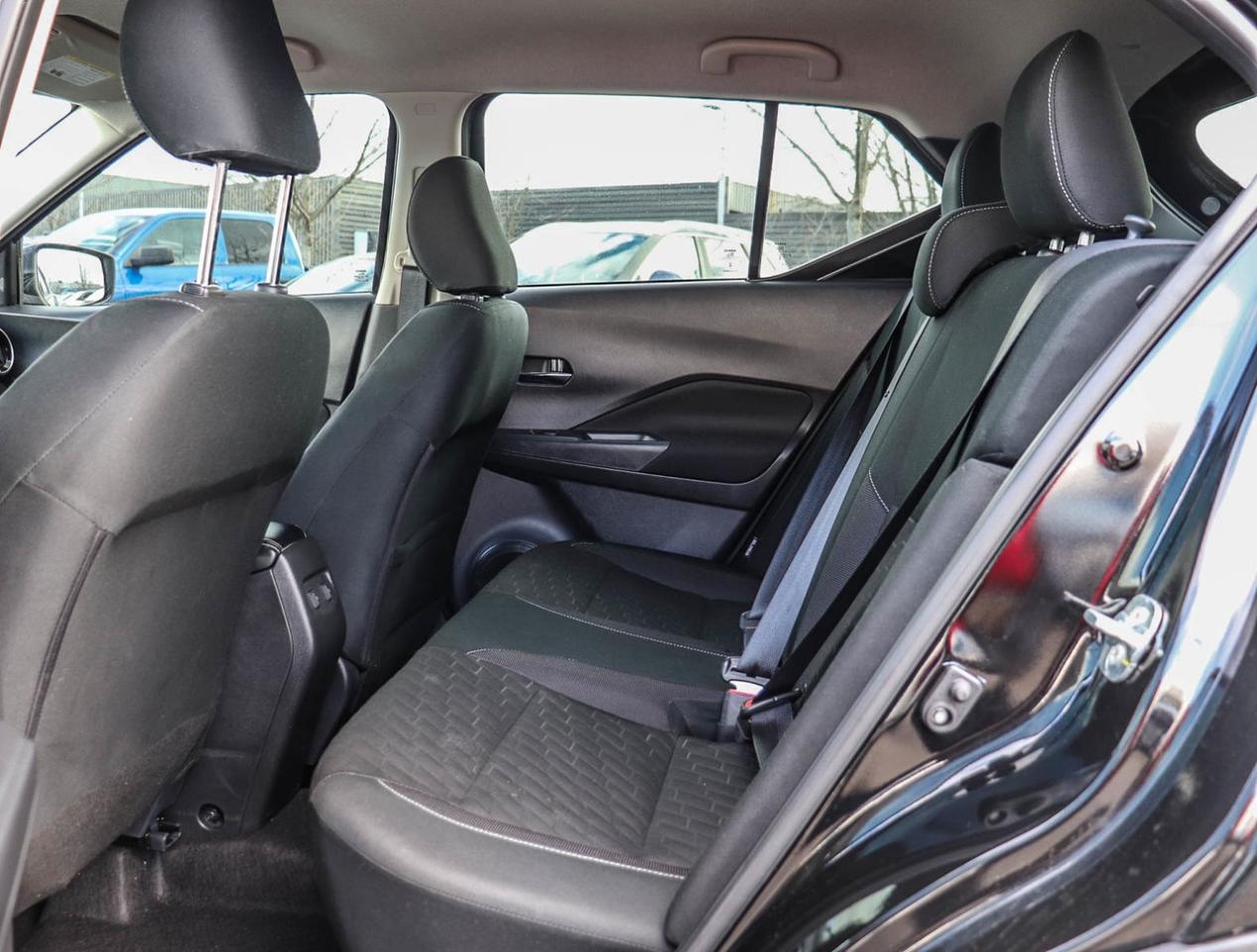 2024 Nissan Kicks SV !!! NO ACCIDENTS !!! ONE OWNER !!! LOW KM !!! H Photo