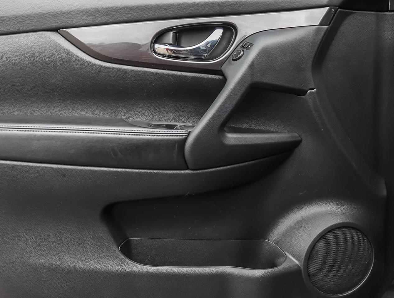 2019 Nissan Rogue S SPECIAL EDITION 2.5L 4CYL FWD !!! NO ACCIDENTS ! Photo