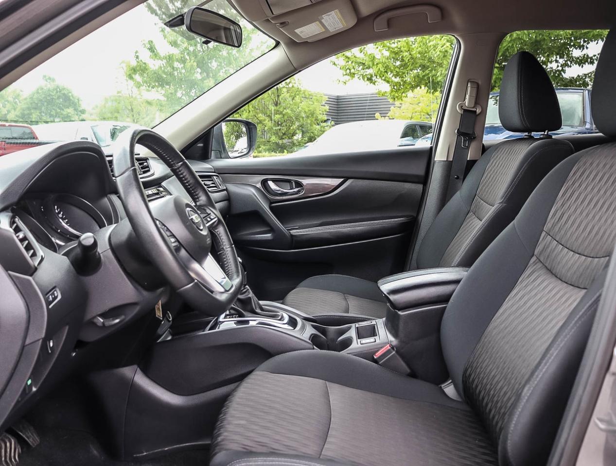 2019 Nissan Rogue S SPECIAL EDITION 2.5L 4CYL FWD !!! NO ACCIDENTS ! Photo